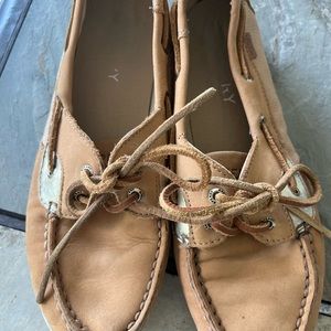 Women’s Sperry bait shoes with gold detail